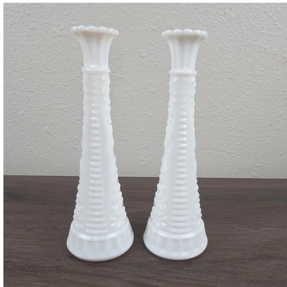 Set of 2 Vintage Anchor Hocking Milk Glass Bud Vases 9